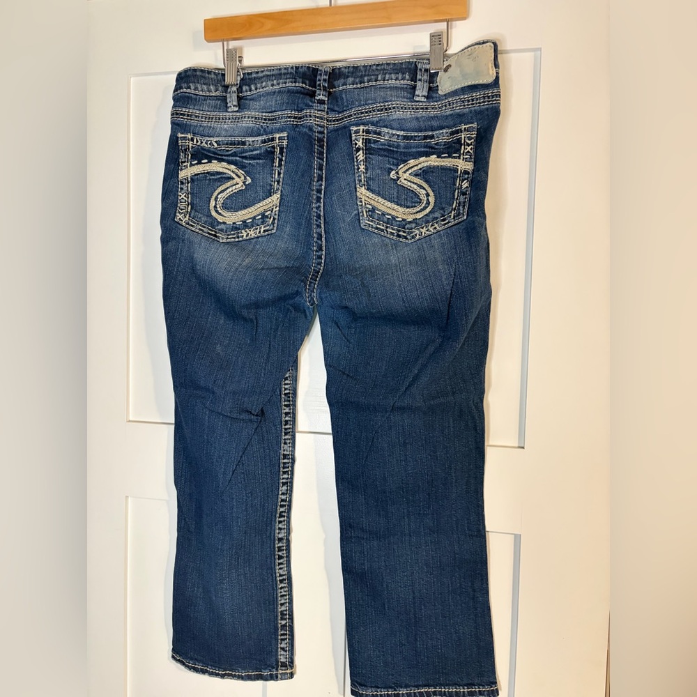 Silver Jeans Co Tuesday Low Rise Capri Jeans Dark Wash Contrast Stitch Size 16